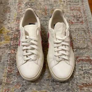 Authentic VEJA sneakers. In perfect condition! Worn one time